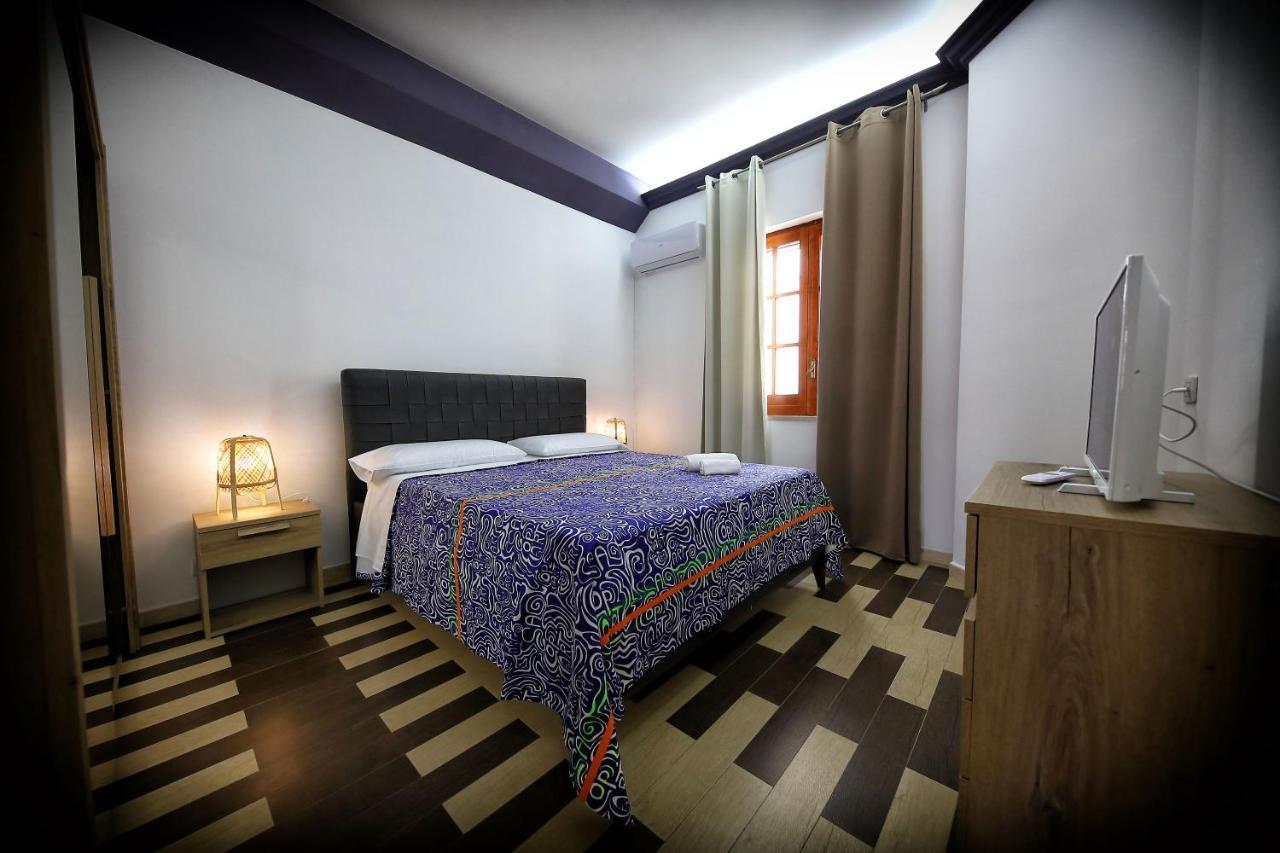 Fiore Di Mandorla Avola Buitenkant foto